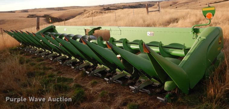 image for item HU9799 2011 John Deere 612C corn head