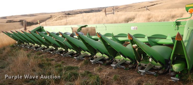 image for item HU9799 2011 John Deere 612C corn head