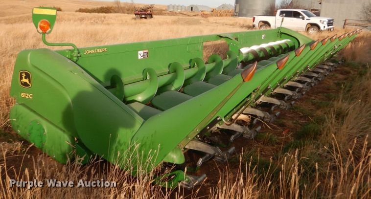 image for item HU9799 2011 John Deere 612C corn head