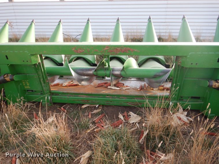 image for item HU9799 2011 John Deere 612C corn head