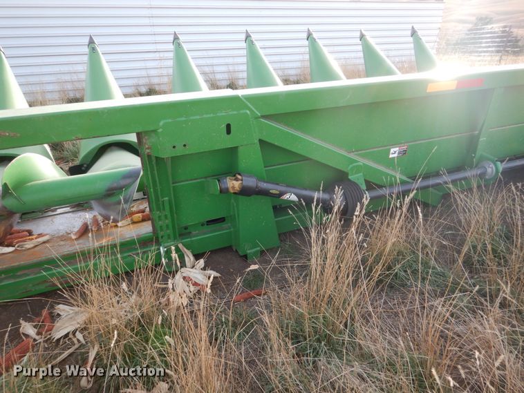 image for item HU9799 2011 John Deere 612C corn head