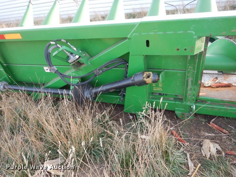 image for item HU9799 2011 John Deere 612C corn head