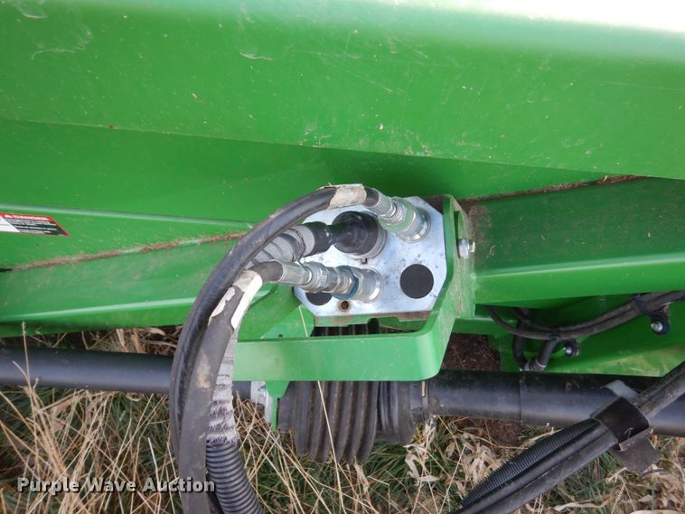 image for item HU9799 2011 John Deere 612C corn head