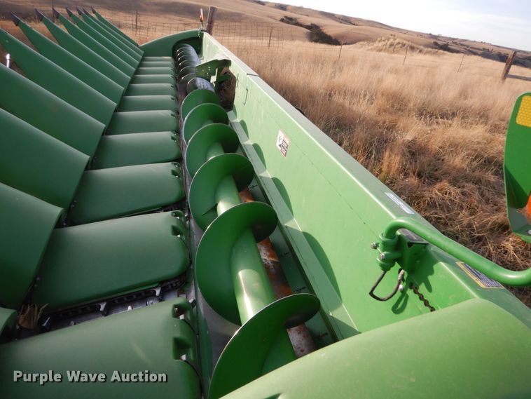 image for item HU9799 2011 John Deere 612C corn head