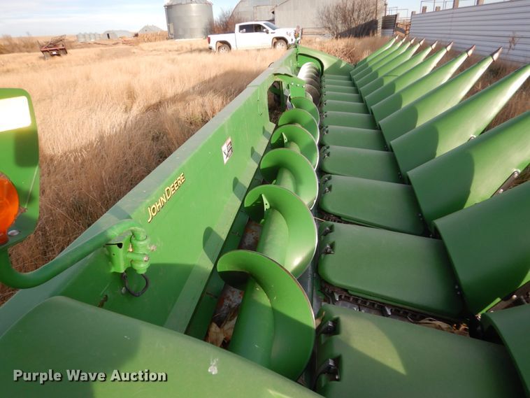 image for item HU9799 2011 John Deere 612C corn head