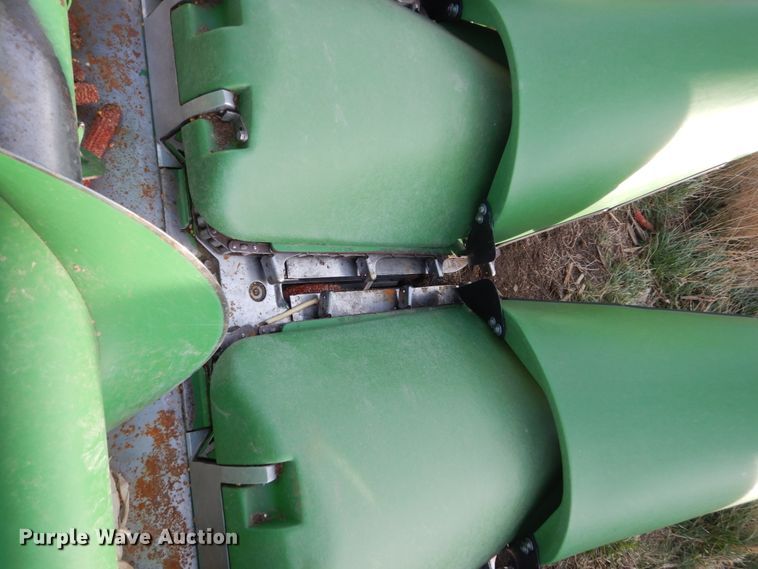 image for item HU9799 2011 John Deere 612C corn head