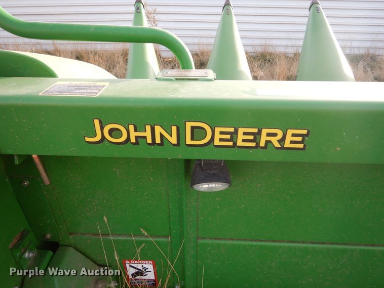 image for item HU9799 2011 John Deere 612C corn head