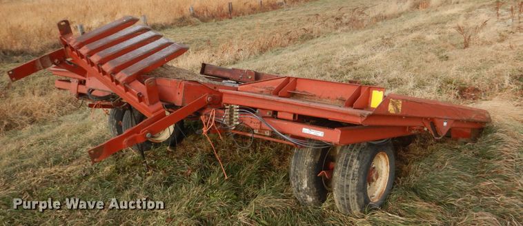 image for item HU9801 Hesston bale accumulator