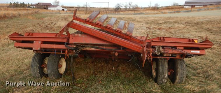 image for item HU9801 Hesston bale accumulator