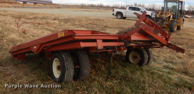 image for item HU9801 Hesston bale accumulator