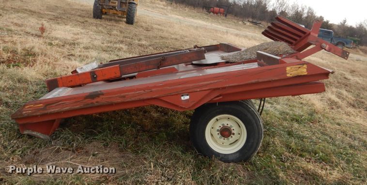 image for item HU9801 Hesston bale accumulator