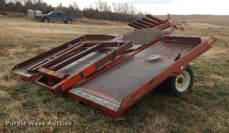 image for item HU9801 Hesston bale accumulator