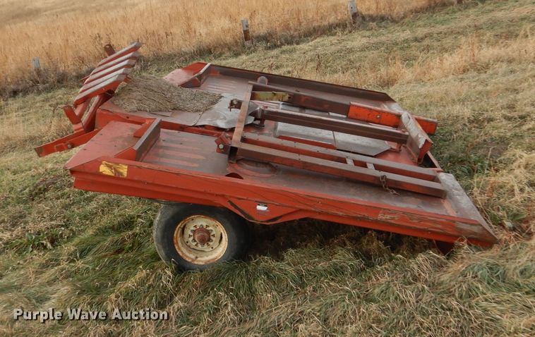 image for item HU9801 Hesston bale accumulator