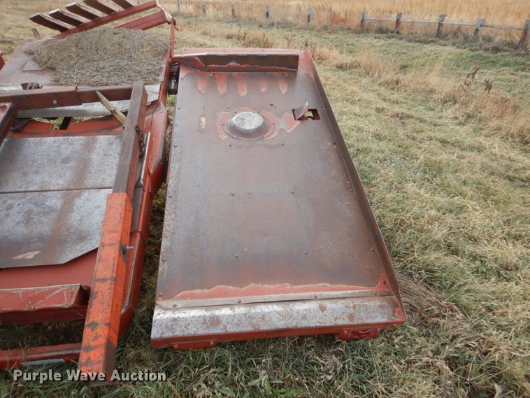 image for item HU9801 Hesston bale accumulator