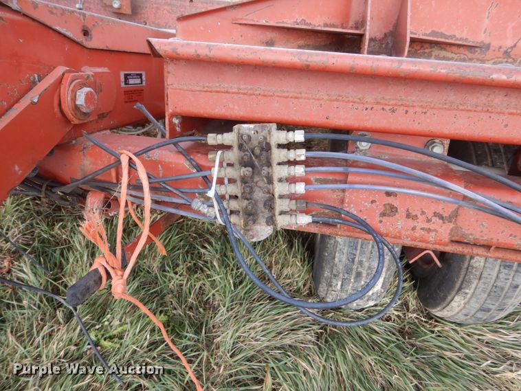 image for item HU9801 Hesston bale accumulator