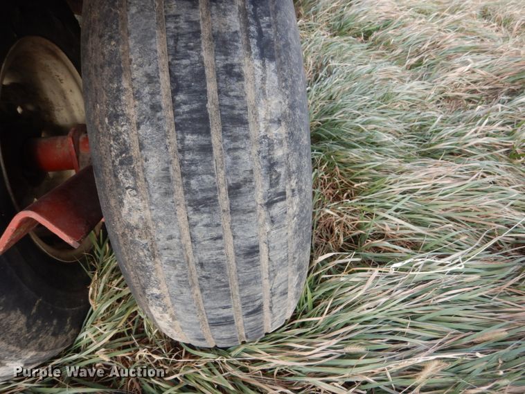 image for item HU9801 Hesston bale accumulator