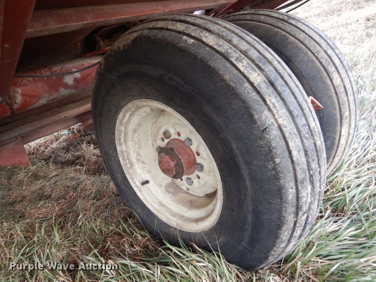 image for item HU9801 Hesston bale accumulator