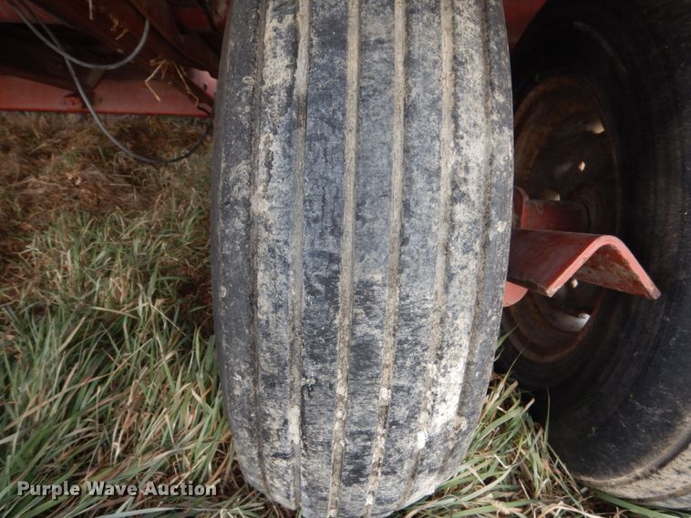 image for item HU9801 Hesston bale accumulator