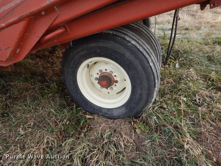 image for item HU9801 Hesston bale accumulator