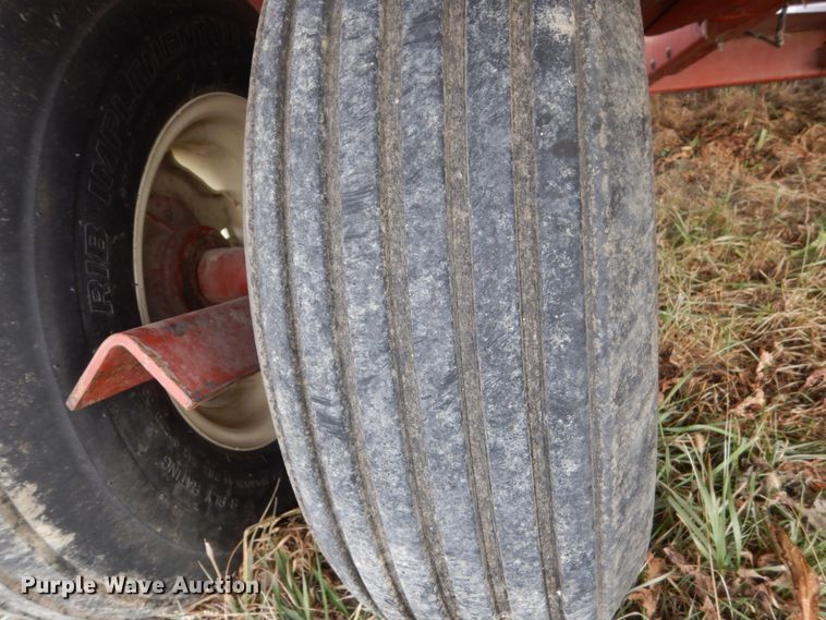 image for item HU9801 Hesston bale accumulator