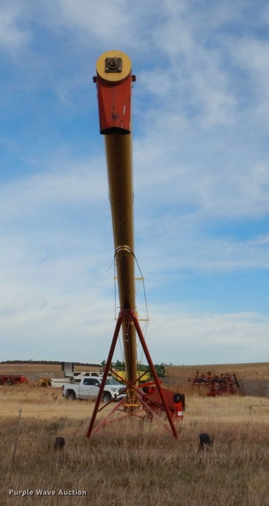 image for item HU9802 Westfield MK100-71 grain auger