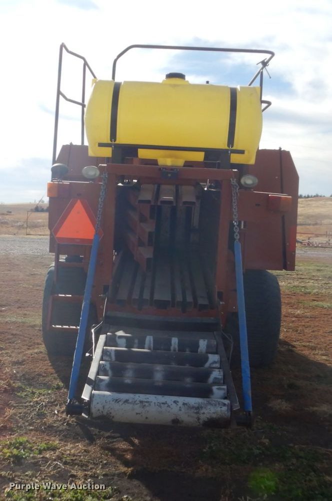 image for item HU9806 2003 Hesston 4760  large square baler