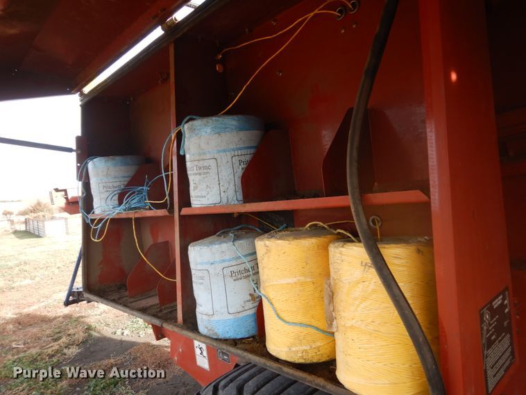 image for item HU9806 2003 Hesston 4760  large square baler