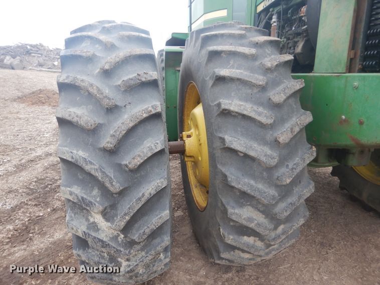 image for item HV9537 1981 John Deere 8640  4WD tractor