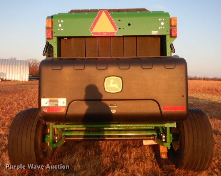 image for item HW9147 2020 John Deere 560M  round baler