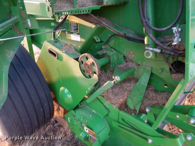 image for item HW9147 2020 John Deere 560M  round baler