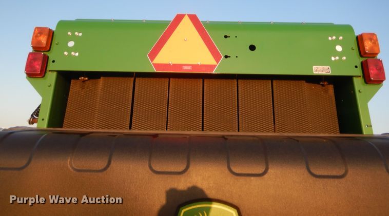 image for item HW9147 2020 John Deere 560M  round baler