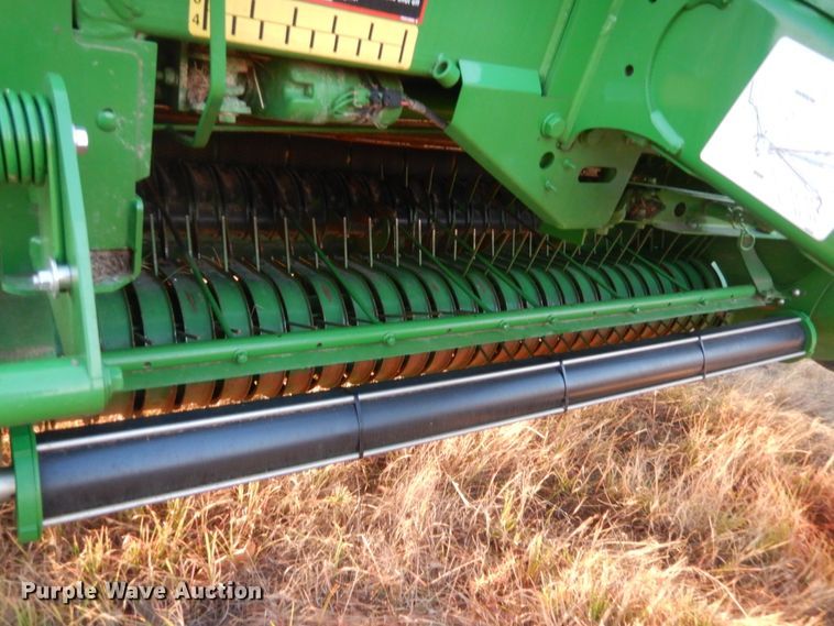 image for item HW9147 2020 John Deere 560M  round baler