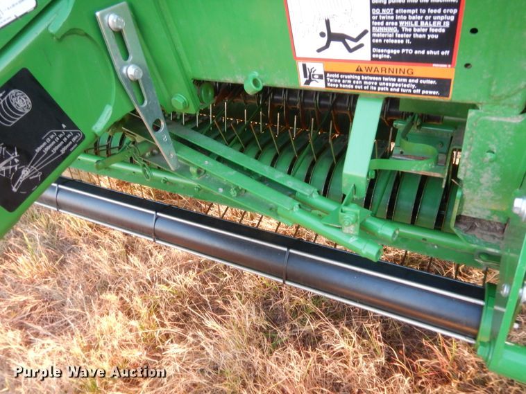 image for item HW9147 2020 John Deere 560M  round baler