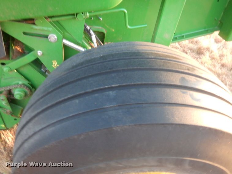 image for item HW9147 2020 John Deere 560M  round baler