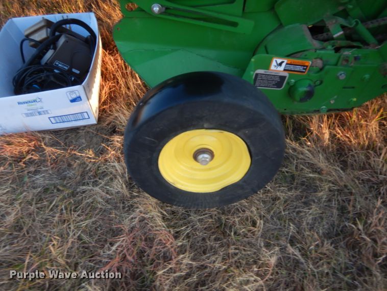 image for item HW9147 2020 John Deere 560M  round baler