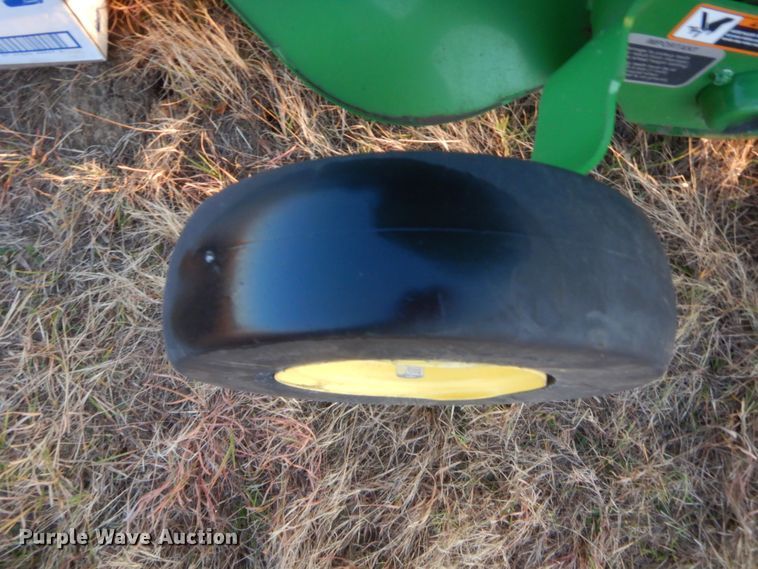 image for item HW9147 2020 John Deere 560M  round baler