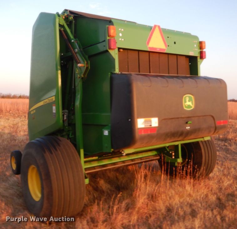 image for item HW9148 2018 John Deere 560M  round baler
