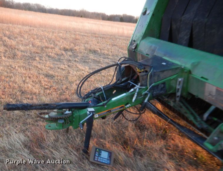 image for item HW9148 2018 John Deere 560M  round baler