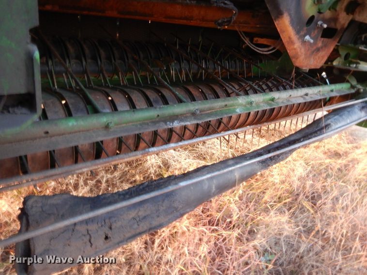 image for item HW9148 2018 John Deere 560M  round baler