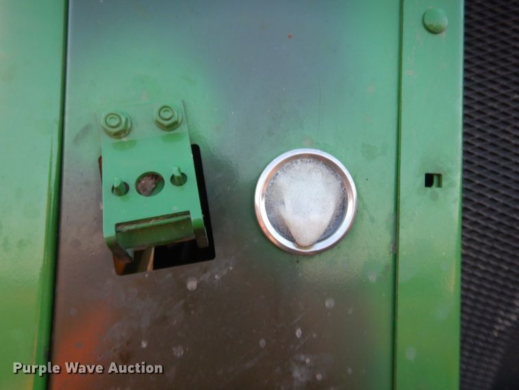 image for item HW9148 2018 John Deere 560M  round baler