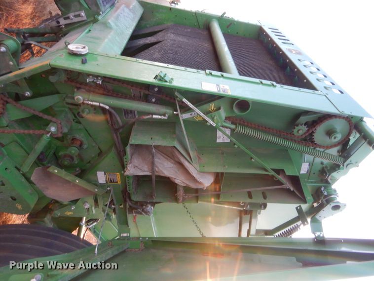 image for item HW9148 2018 John Deere 560M  round baler