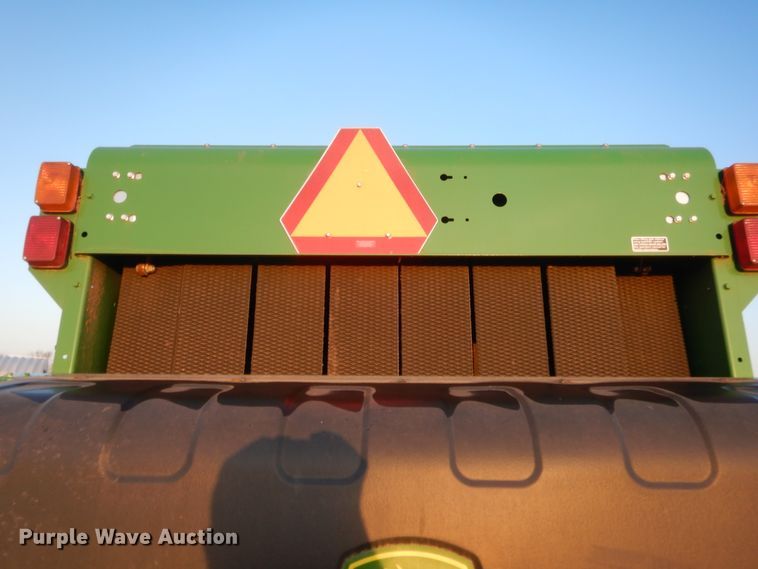 image for item HW9148 2018 John Deere 560M  round baler