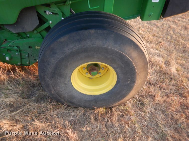 image for item HW9148 2018 John Deere 560M  round baler