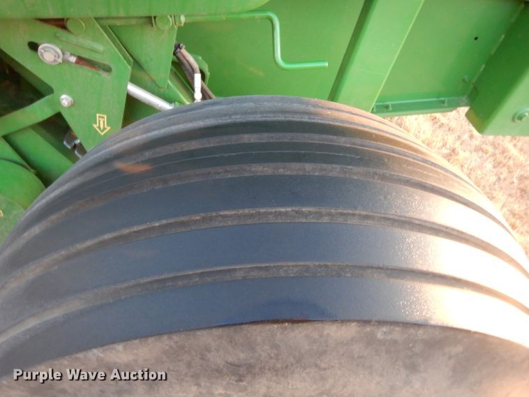 image for item HW9148 2018 John Deere 560M  round baler