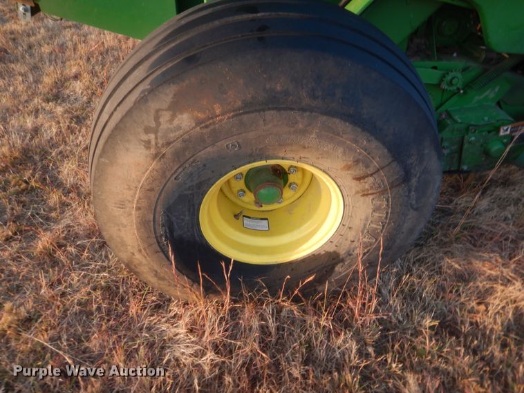 image for item HW9148 2018 John Deere 560M  round baler