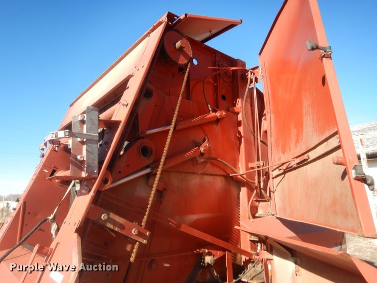 image for item HW9248 Hesston 565A  round baler