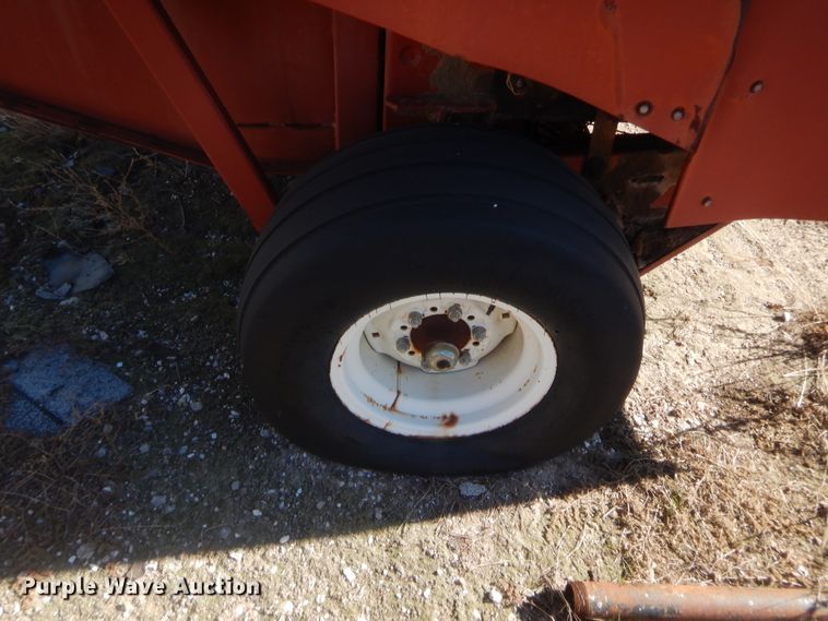 image for item HW9248 Hesston 565A  round baler
