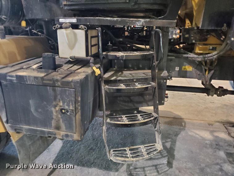 image for item HW9507 2011 Ag-Chem TerraGator 8204  applicator