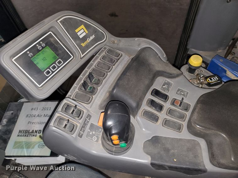 image for item HW9507 2011 Ag-Chem TerraGator 8204  applicator