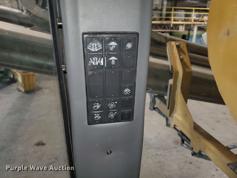 image for item HW9507 2011 Ag-Chem TerraGator 8204  applicator